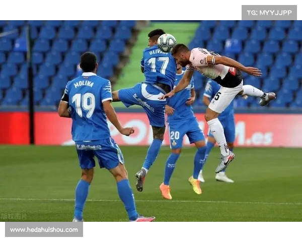 西甲中文解说全面解析：从战术布局到明星球员，尽览西班牙足球魅力